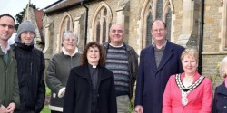 Adeiladu cysylltiadau yn y gymuned